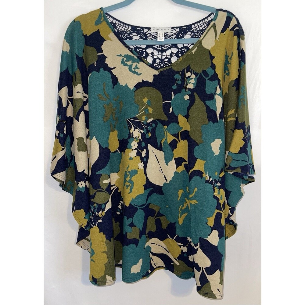 Susan Graver Knit Macrame Floral & Leaf Design Poncho Women’s Size Small